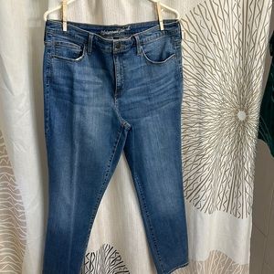 Universal Thread Size 16 Blue Jeans